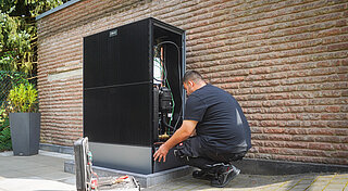 Wärmepumpe der NGC.tec während der Montage